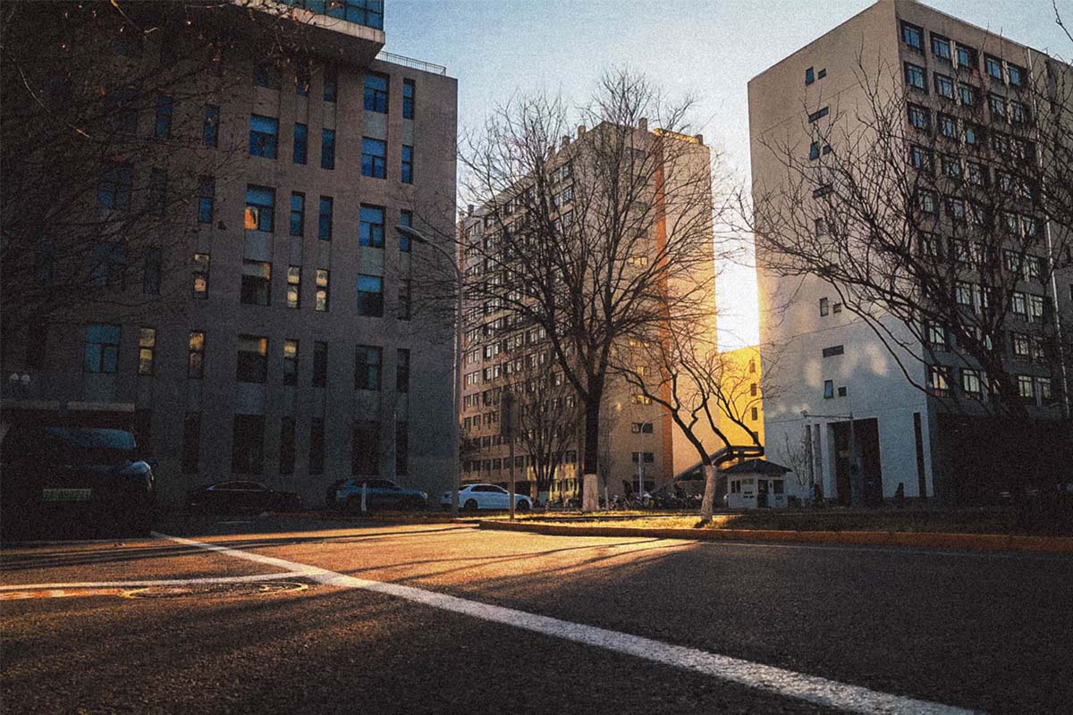 大風(fēng)來(lái)襲！來(lái)感受首都師大的融融暖意