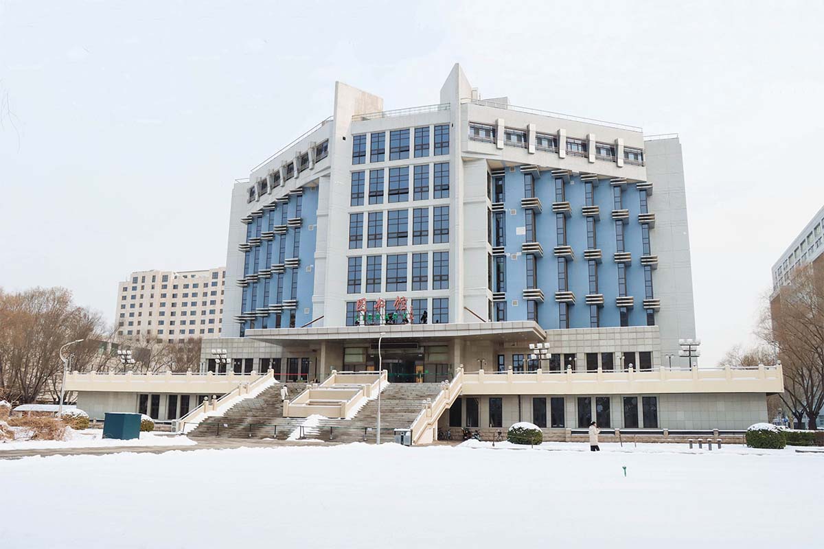 在首都師大賞2026年的第一場(chǎng)雪！